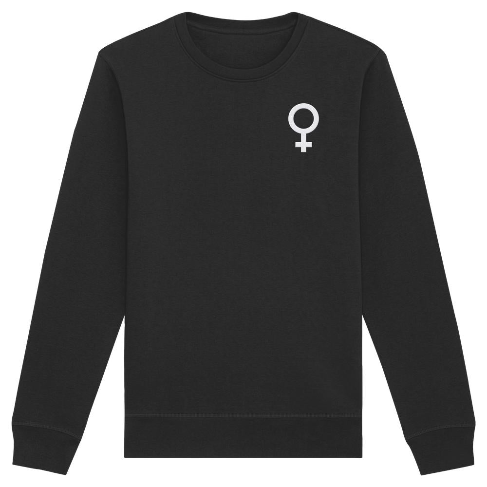 Schwarzes Bio-Sweatshirt mit normalem Schnitt und aufgesticktem, weißen Venus-Symbol auf der Brust, symbolisiert den feministischen Kampf.