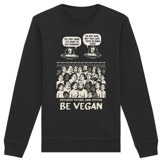 Vegan und Bio Unisex Sweatshirt: Alien Invasion - BE VEGAN! zeigt Comic-Aliens und eine Menschenmenge hinter Stacheldraht, mit der Botschaft, sich in Tiere hineinzuversetzen.