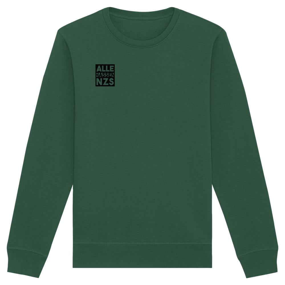 Dunkelgrünes Unisex-Sweatshirt mit „ALLE HASSEN NZS!“ Aufdruck, nachhaltige Bio-Baumwolle und recyceltem Polyester, rebellisches Design von RUDE REBEL.