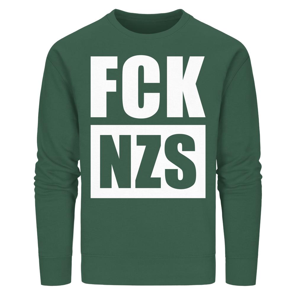 Vegan und Bio Unisex Sweatshirt: FCK NZS, dunkelgrüner Pullover mit weißem, provokantem Slogan gegen Rechts, aus Bio-Baumwolle und recyceltem Polyester, normale Passform.