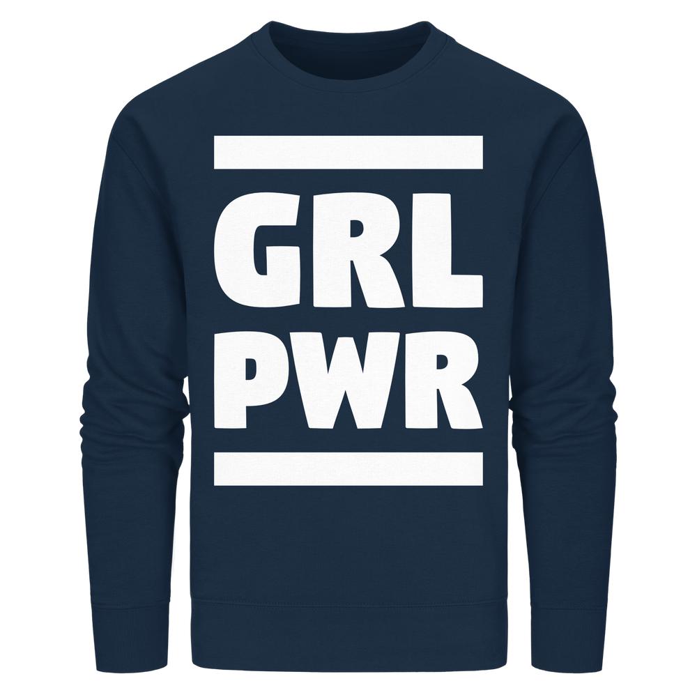 Navy-blaues Unisex Sweatshirt mit GRL PWR in weißen Blockbuchstaben, eingerahmt von weißen Balken; veganes, biozertifiziertes Design mit feministischer Botschaft.