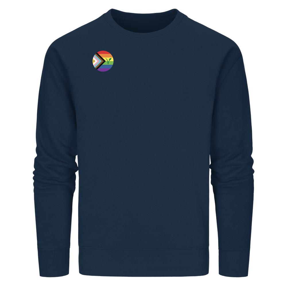 Navyblauer Sweatshirt mit Progress Pride-Emblem für LGBTQIA+ VEGAN, kombiniert Regenbogenmotive und Veganismus-V, aus Bio-Baumwolle und recyceltem Polyester.