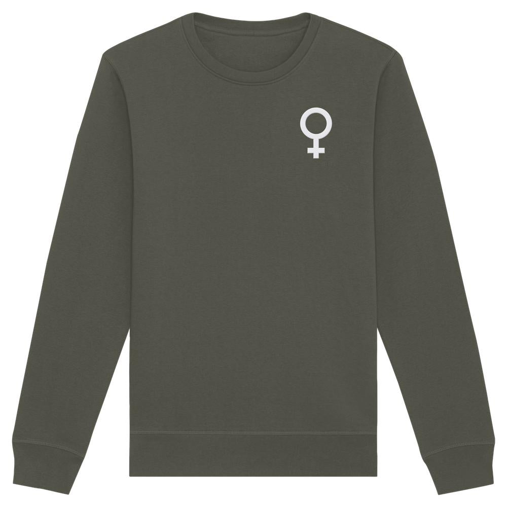 Langarm-Crewneck-Sweatshirt in Olivgrau mit gesticktem weißen Venussymbol auf der linken Brust, repräsentiert feministischen Kampf, aus Bio-Baumwolle und recyceltem Polyester.
