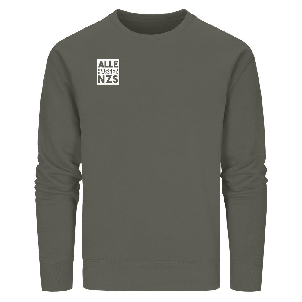Vegan und Bio Unisex Sweatshirt: ALLE HASSEN NZS! – Olivgrüner Pullover mit weißem Print ALLE HASSEN NZS auf der Brust, gefertigt aus Bio-Baumwolle und recyceltem Polyester.