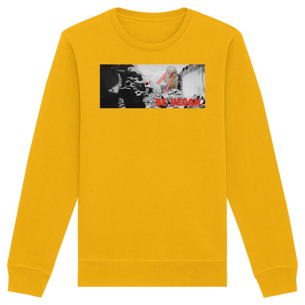 Vegan und Bio Sweatshirt: BE VEGAN. - Angry bird, in Senfgelb mit schwarzem UFO-Design und roten BE VEGAN.-Schriftzug, gefertigt aus Bio-Baumwolle und recyceltem Polyester.