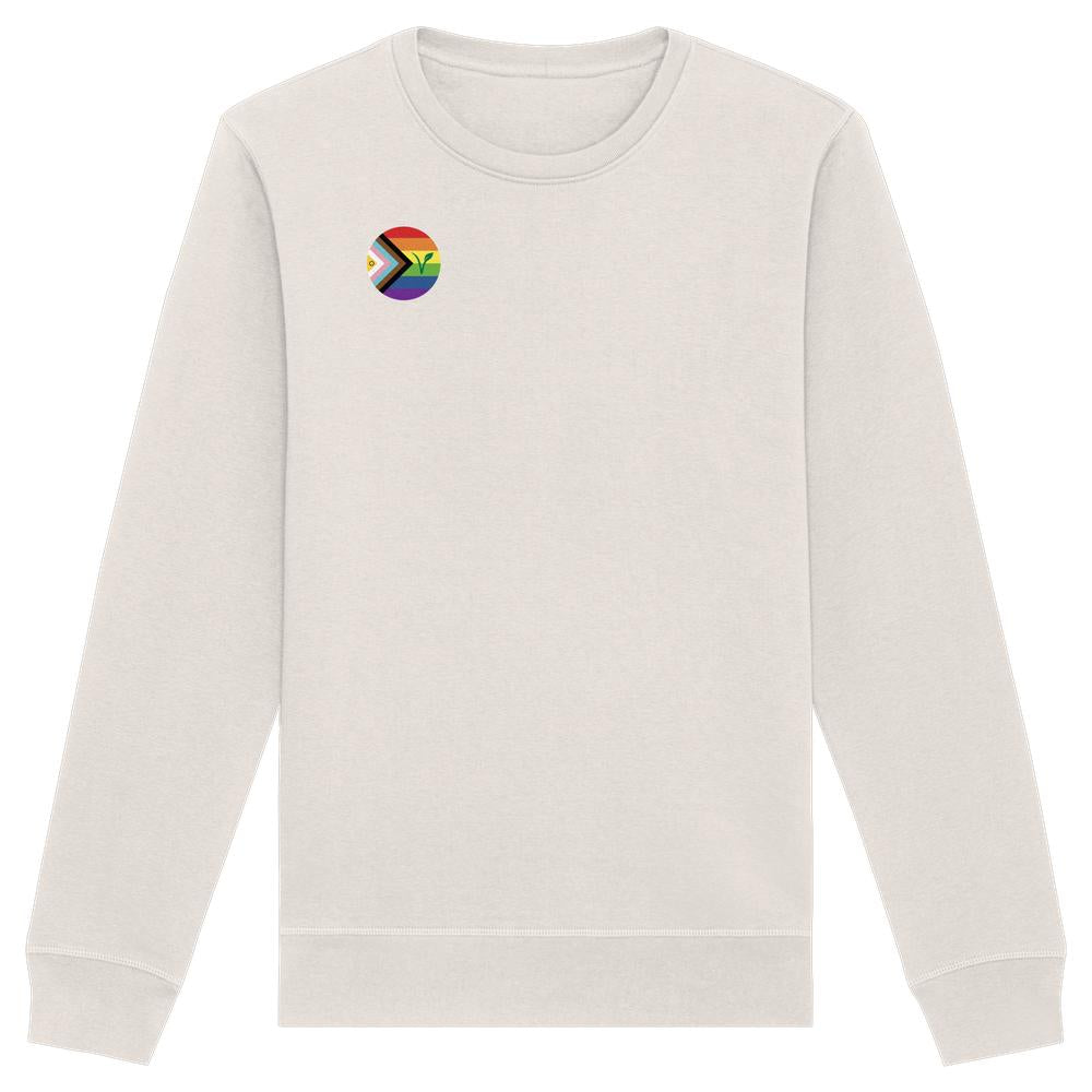 LGBTQIA+ VEGAN Sweatshirt aus Bio-Baumwolle, off-white, mit kleinem Progress Pride-Motiv links auf der Brust; rebellisches Design von RUDE REBEL.