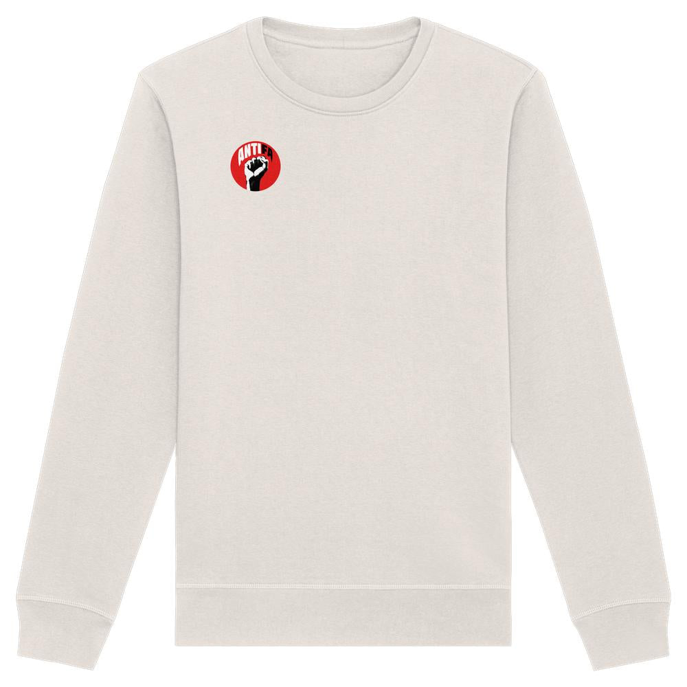 Vegan und Bio Unisex Sweatshirt: Antifa - Gemeinsam gegen Rechts, mit kleinem roten Kreis-Patch, schwarzer Faust und „ANTLF“ Schriftzug auf der Brust.