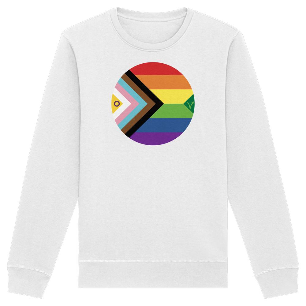 Weißes Unisex-Sweatshirt mit Progress-Pride-Flagge und Veganismus-V. Bio-Baumwolle, recyceltes Polyester. Normale Passform, eingesetzt Ärmel. RUDE REBEL rebellisches, nachhaltiges Design.