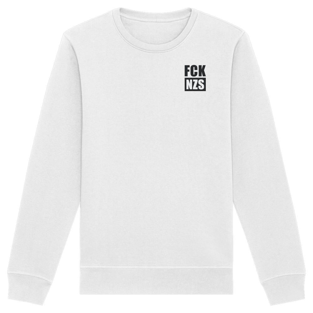 Unisex Sweatshirt in Weiß mit FCK NZS Stickerei, aus Bio-Baumwolle und recyceltem Polyester, normaler Schnitt, Rippstrick an Hals, Ärmeln und Saum.