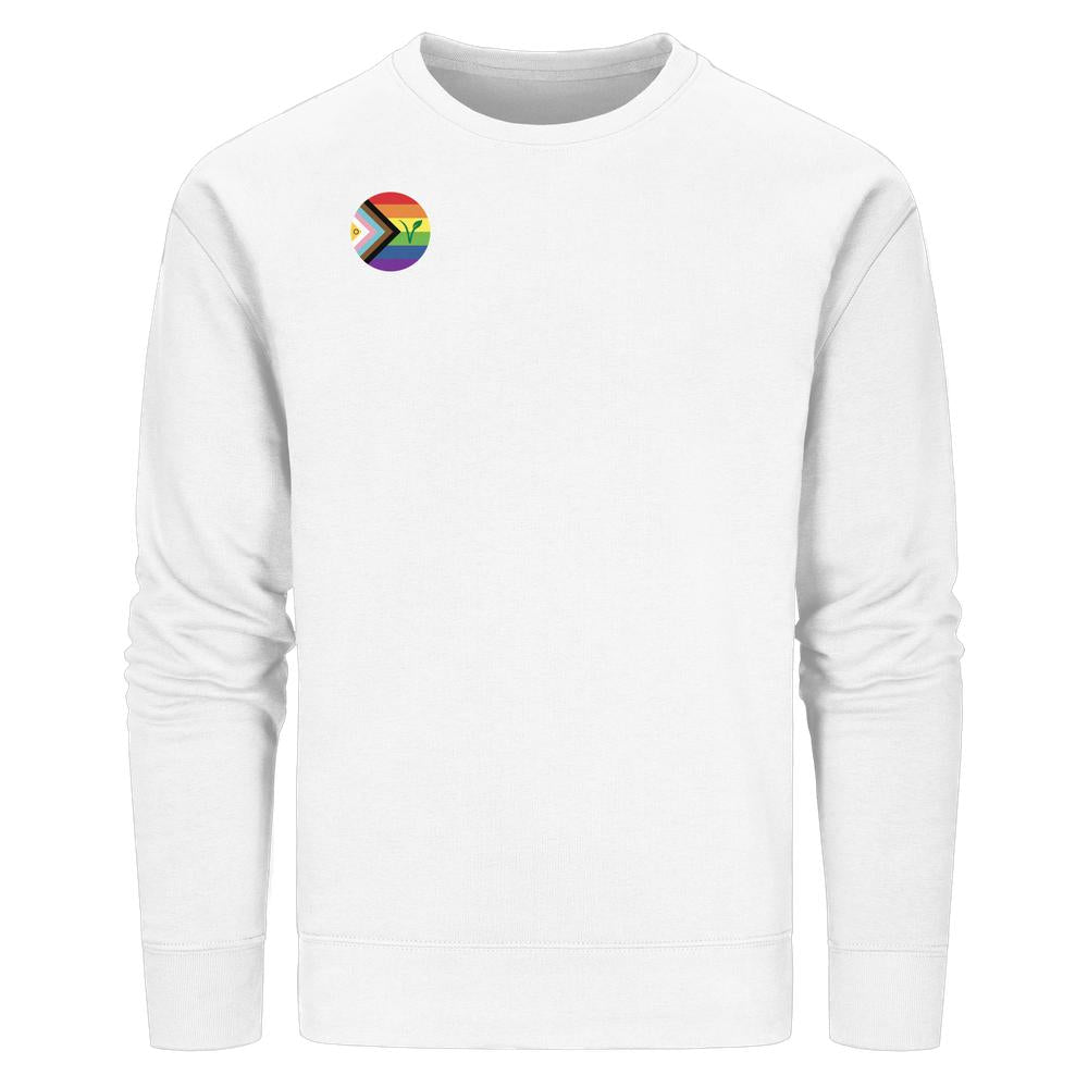 Langer, weißer Bio-Baumwollpullover mit LGBTQIA+ VEGAN-Logo auf der Brust, das die erweiterte Progress-Pride-Flagge darstellt, entworfen von RUDE REBEL.