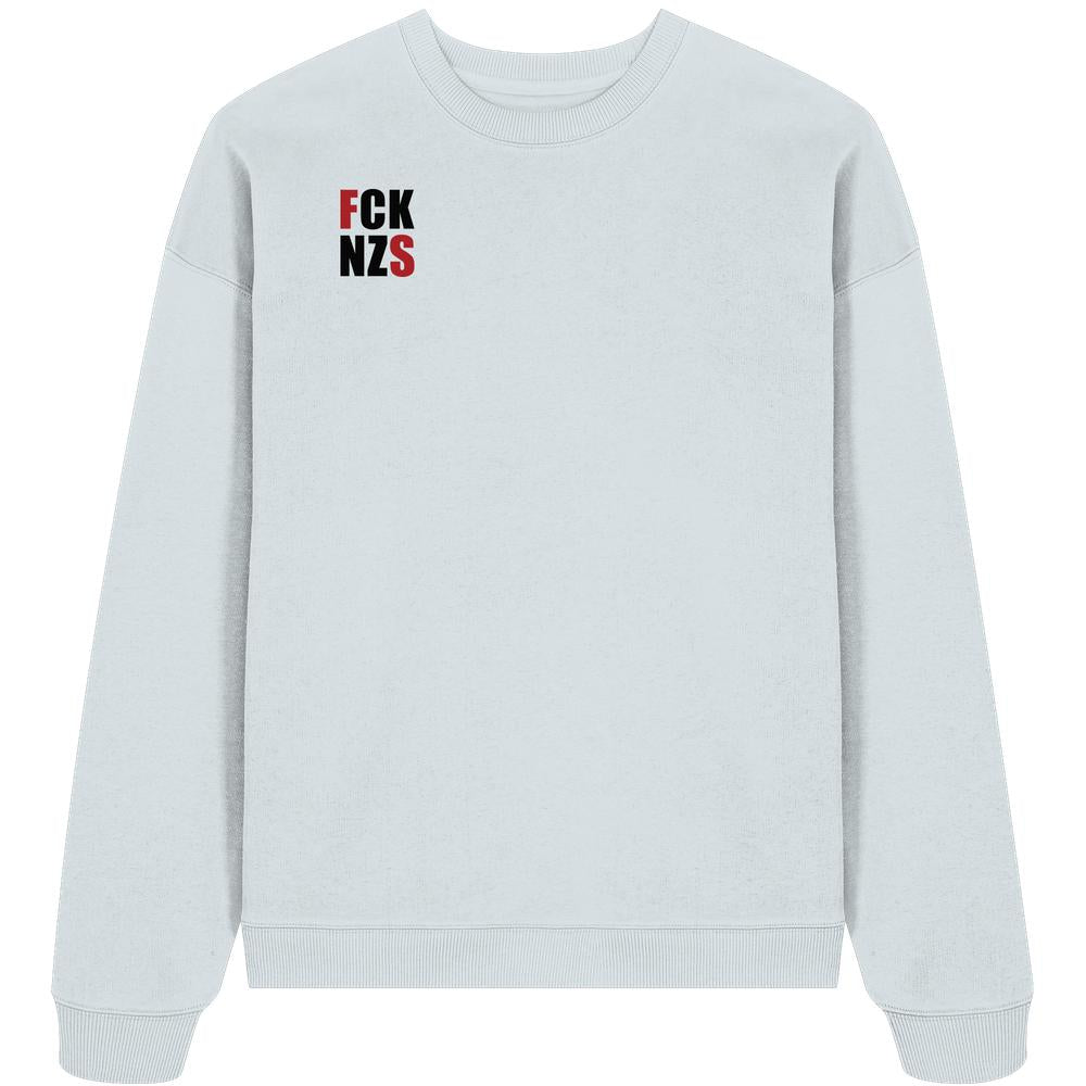Vegan und Bio Oversized Sweatshirt: FCK NZS mit roten Highlights, zeigt rebellisches Design auf der Brust, aus 100% Bio-Baumwolle, betont Nachhaltigkeit und politische Haltung.