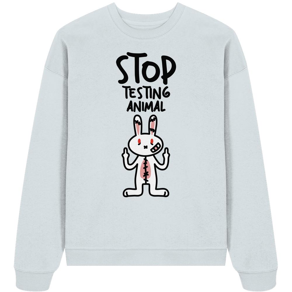 Vegan und Bio: Angry Rabbit - Animal Rights - Organic Oversize Sweatshirt mit stilisiertem, wütendem Cartoon-Hasenmotiv, das gegen Tierversuche protestiert.