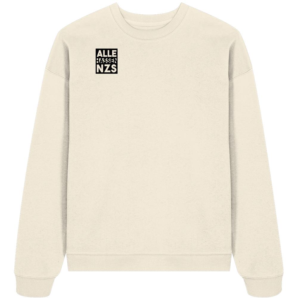 Vegan und Bio Oversized Sweatshirt: ALLE HASSEN NZS! Creamfarbener Pullover mit schwarzem Quadrat und weißer Schrift auf der Brust. Hergestellt aus 100% Bio-Baumwolle.