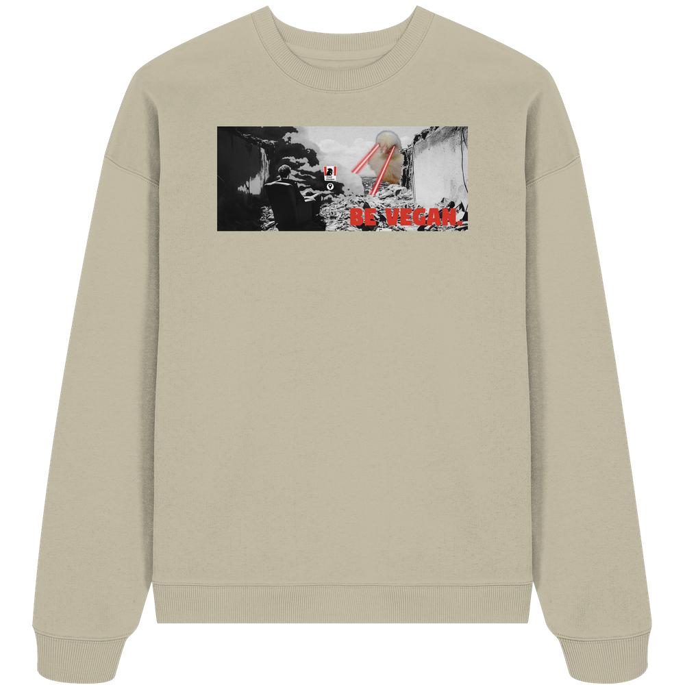 Vegan und Bio Oversized Sweatshirt: BE VEGAN. - Zeigt ein rebellisches, apokalyptisches Motiv mit dem Slogan „BE VEGAN!“ auf Bio-Baumwolle, passend zur RUDE REBEL Philosophie.