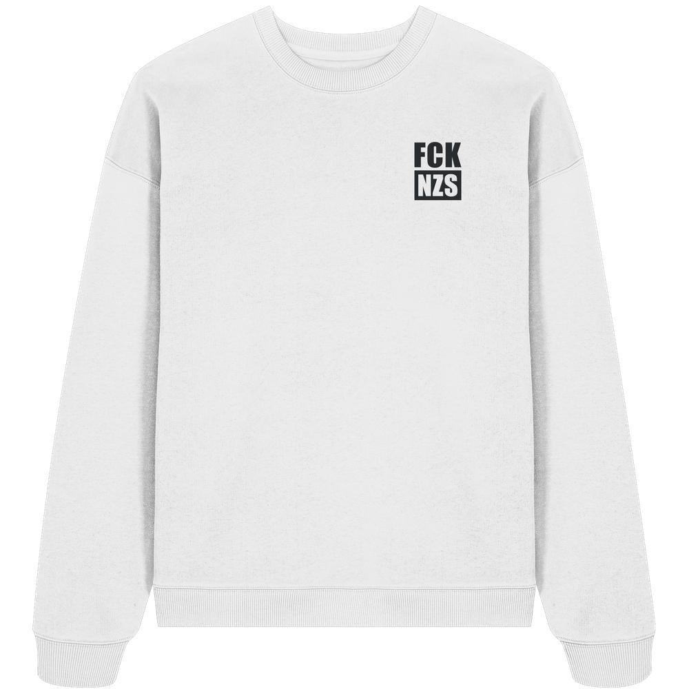 Vegan und Bio Oversized Sweatshirt bestickt: FCK NZS. Weißer Crewneck mit schwarzem Slogan auf der Brust, aus 100% Bio-Baumwolle, oversize Schnitt.