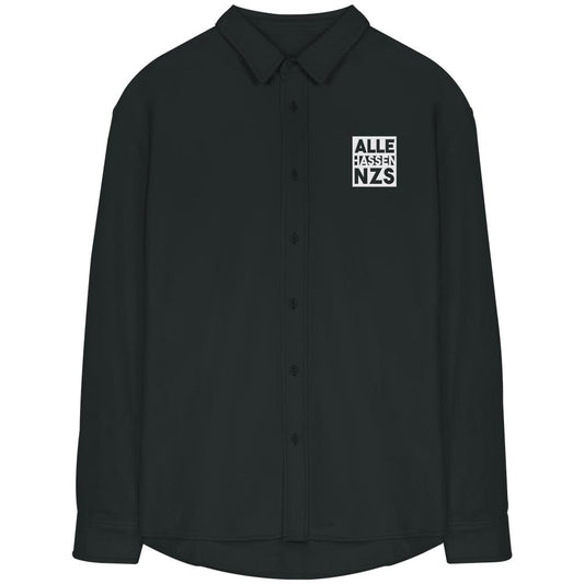 Langärmeliges, schwarzes Overshirt mit Knopfleiste und weißem Druck ALLE HASSEN NAZS auf der Brust. Hergestellt aus 100% Bio-Baumwolle.