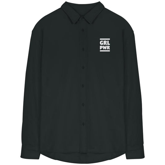 Schwarzes, langärmliges Hemd mit Knopfleiste und GRL PWR-Stickerei auf Brust, aus Bio-Baumwolle, vegan und umweltfreundlich, feministisches Design.