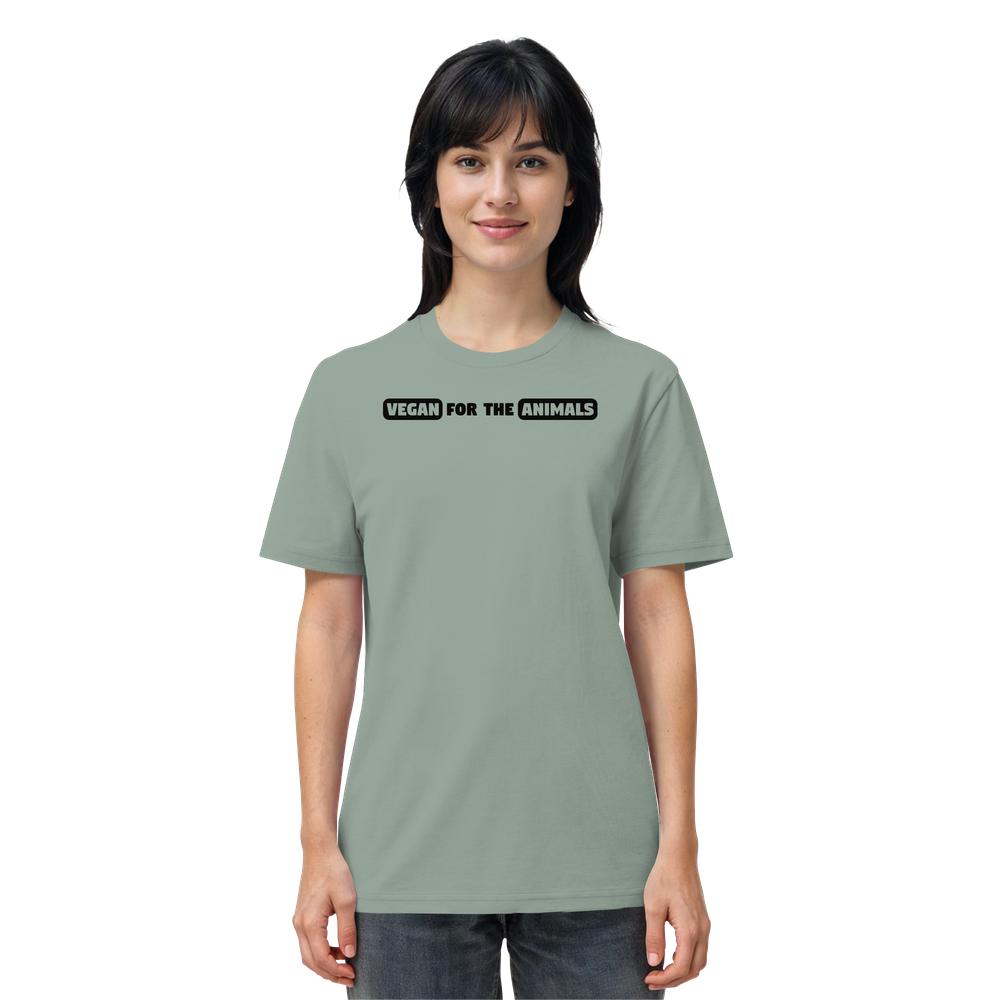 Person trägt ein VEGAN FOR THE ANIMALS Shirt aus 100% Bio-Baumwolle, normaler Schnitt, von RUDE REBEL, betont Tierliebe und Nachhaltigkeit.