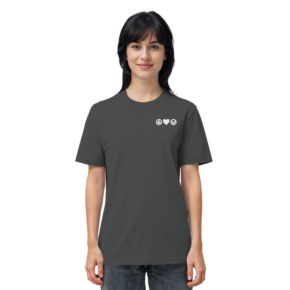 Frau trägt ein dunkelgraues T-Shirt mit den gestickten Symbolen Peace - Love - Veganism auf der Brust. Veganes und nachhaltiges Design von RUDE REBEL.