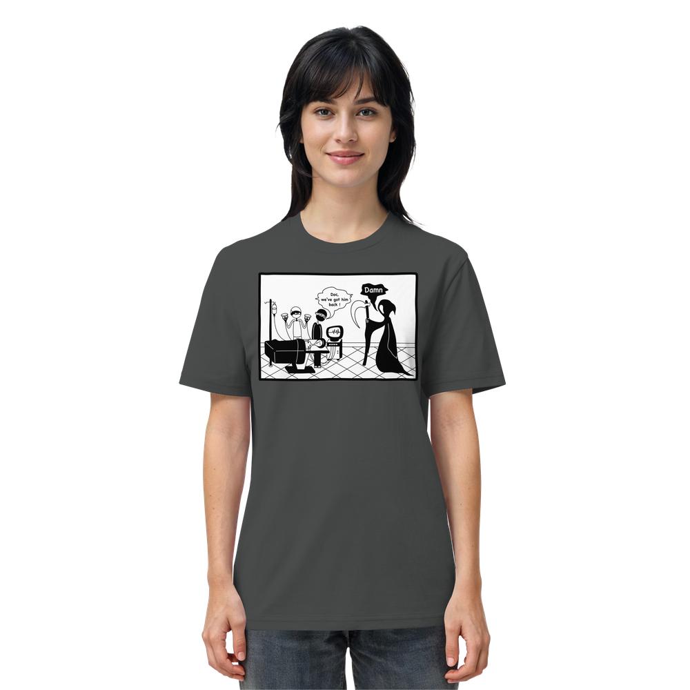 Vegan und Bio Unisex Shirt: Comicstripe - The Reaper zeigt Cartoon mit Chirurgen und verärgertem Sensenmann. 100% Bio-Baumwolle, normale Passform, von RUDE REBEL.
