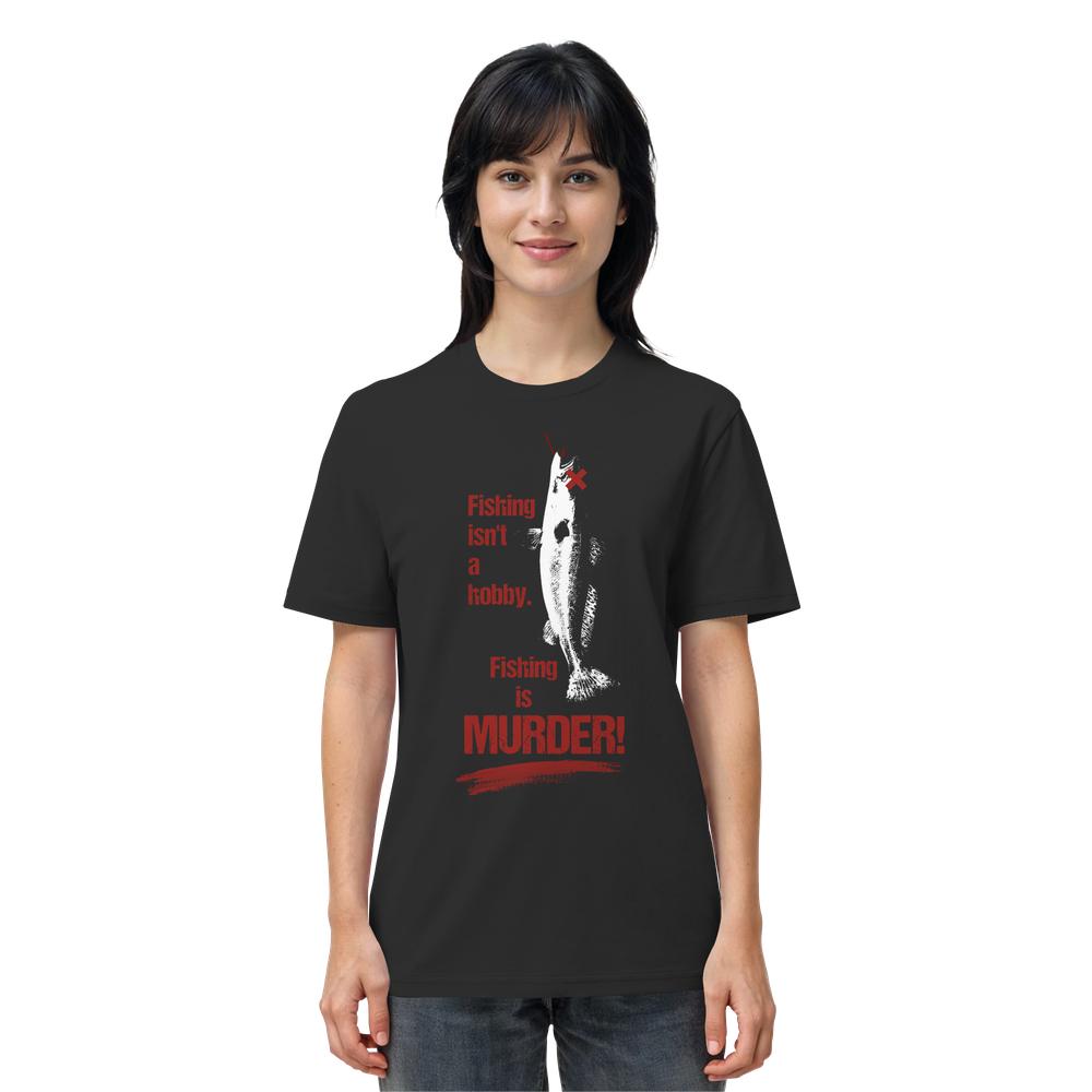 Frau trägt schwarzes T-Shirt mit Aufdruck: „Fishing is MURDER!“ und stilisiertem Fisch am Haken. Unisex Bio-Baumwolle, veganes Design von RUDE REBEL.