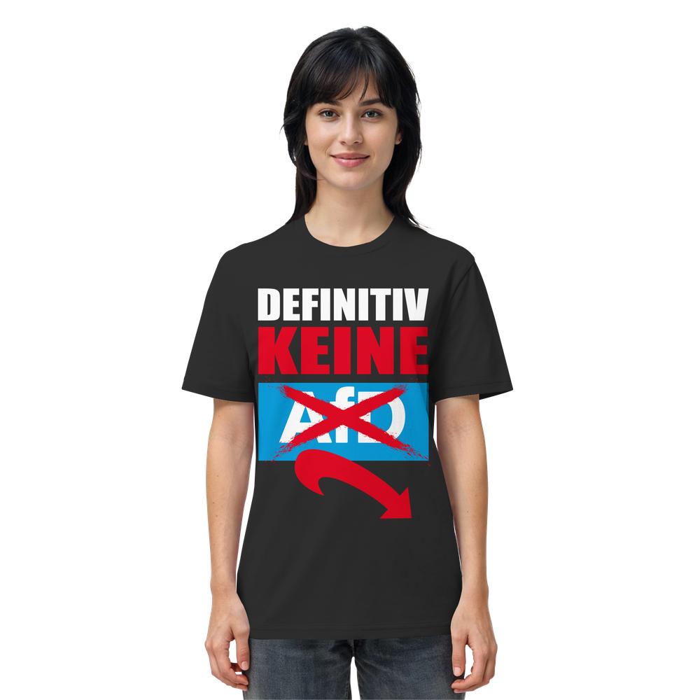 Person trägt das T-Shirt Vegan und Bio Unisex Shirt: Gegen Rechts - Definitiv KEINE Alternative für Deutschland! mit durchgestrichenem AfD-Logo, aus 100 % Bio-Baumwolle.