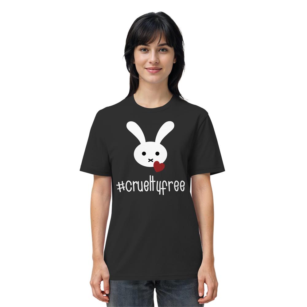 Frau trägt das Vegan und Bio Unisex Shirt: Crueltyfree Bunny BIG mit Hasenmotiv und Herz, aus 100% Bio-Baumwolle, für Tierrechtsbewusste von RUDE REBEL.