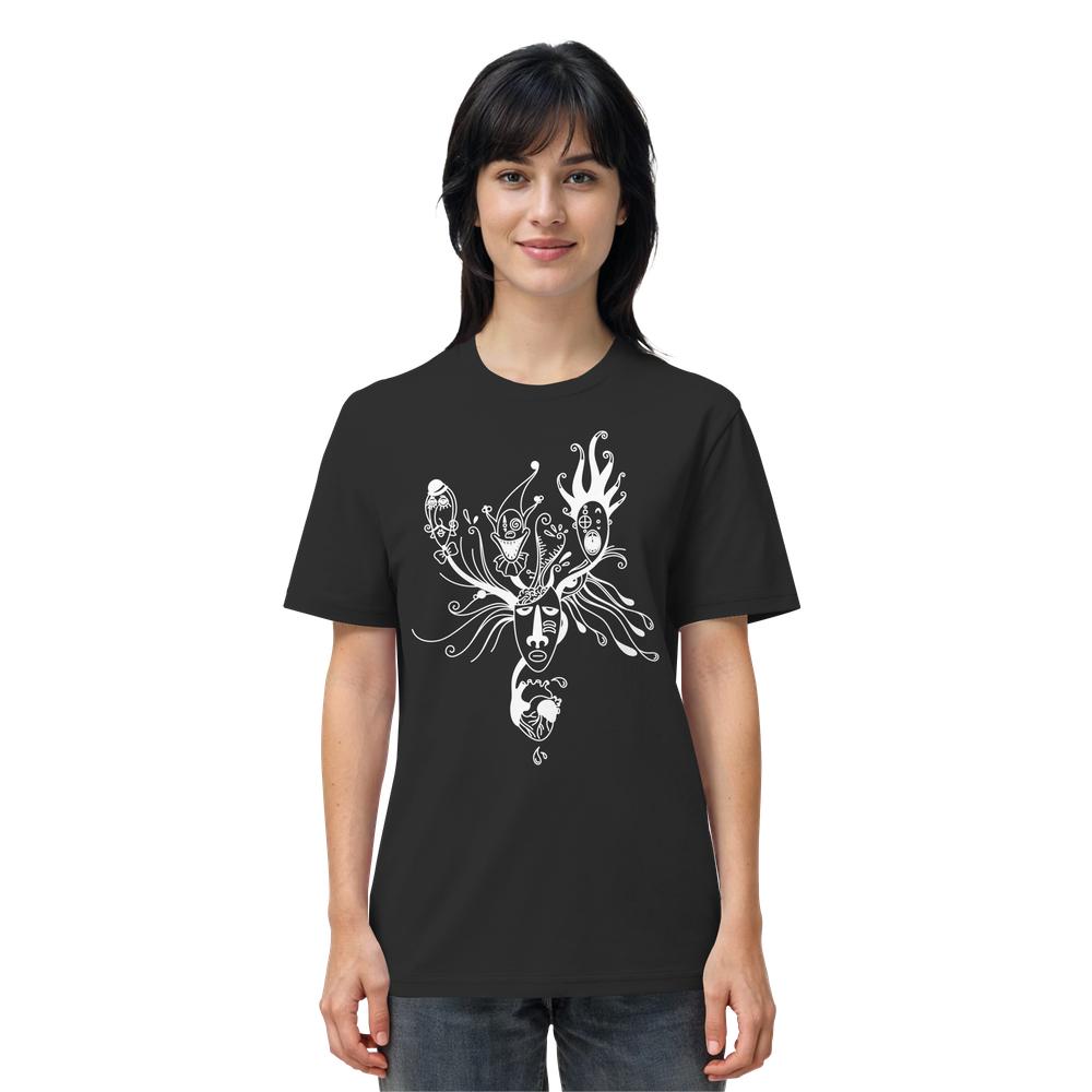 Person trägt schwarzes T-Shirt mit weißem, surrealem Design eines Hirschschädels, dessen verzweigte Geweih-Tentakel abstrakte Formen enthalten. Titel: Vegan und Bio Unisex Shirt: Mental Health - Behind the Mask.