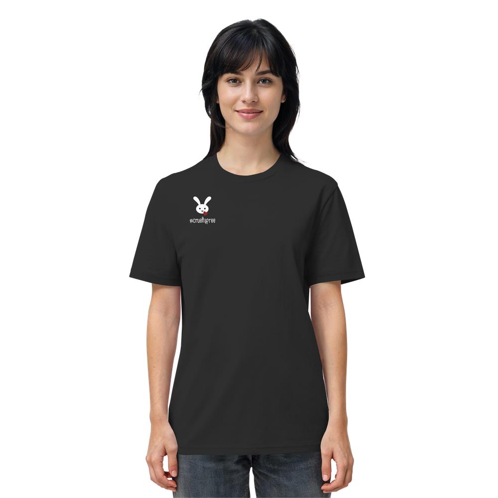 Person in schwarzem T-Shirt mit weißem Hasenkopf und crueltyfree-Schriftzug, Vegan und Bio Unisex Shirt: Crueltyfree Bunny, aus 100% Bio-Baumwolle von RUDE REBEL.