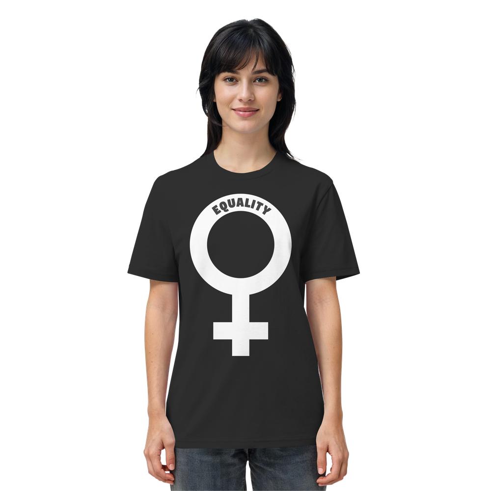 Frau trägt ein schwarzes T-Shirt mit großem weißen Venussymbol und EQUALITY-Aufschrift. Vegan und Bio Unisex Shirt: Das Venussymbol - Feministisches Shirt mit fetten Lettern.