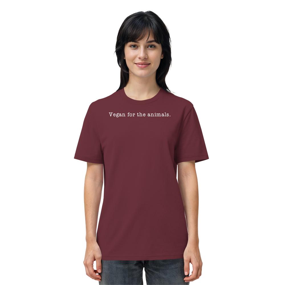 Person trägt burgunderfarbenes T-Shirt mit dem Slogan Vegan for the animals. 100 % Bio-Baumwolle, normale Passform. Design von RUDE REBEL, thematisch zu Veganismus.