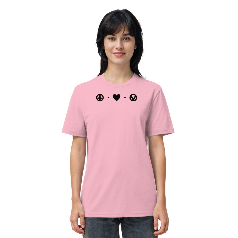 Frau trägt ein hellrosa T-Shirt mit schwarzen Symbolen: Friedenszeichen, Herz und Vegan-Kreis-V, passend zum Vegan und Bio Unisex Shirt: Peace - Love - Veganism.