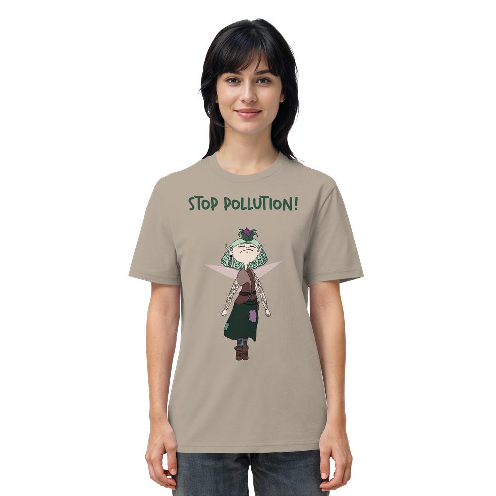 Modell trägt ein Vegan und Bio Unisex Shirt: STOP POLLUTION! - Krawall Fee mit Cartoon-Figur, grünen Haaren, Tattoos und Umweltbotschaft. Nachhaltige Baumwolle.