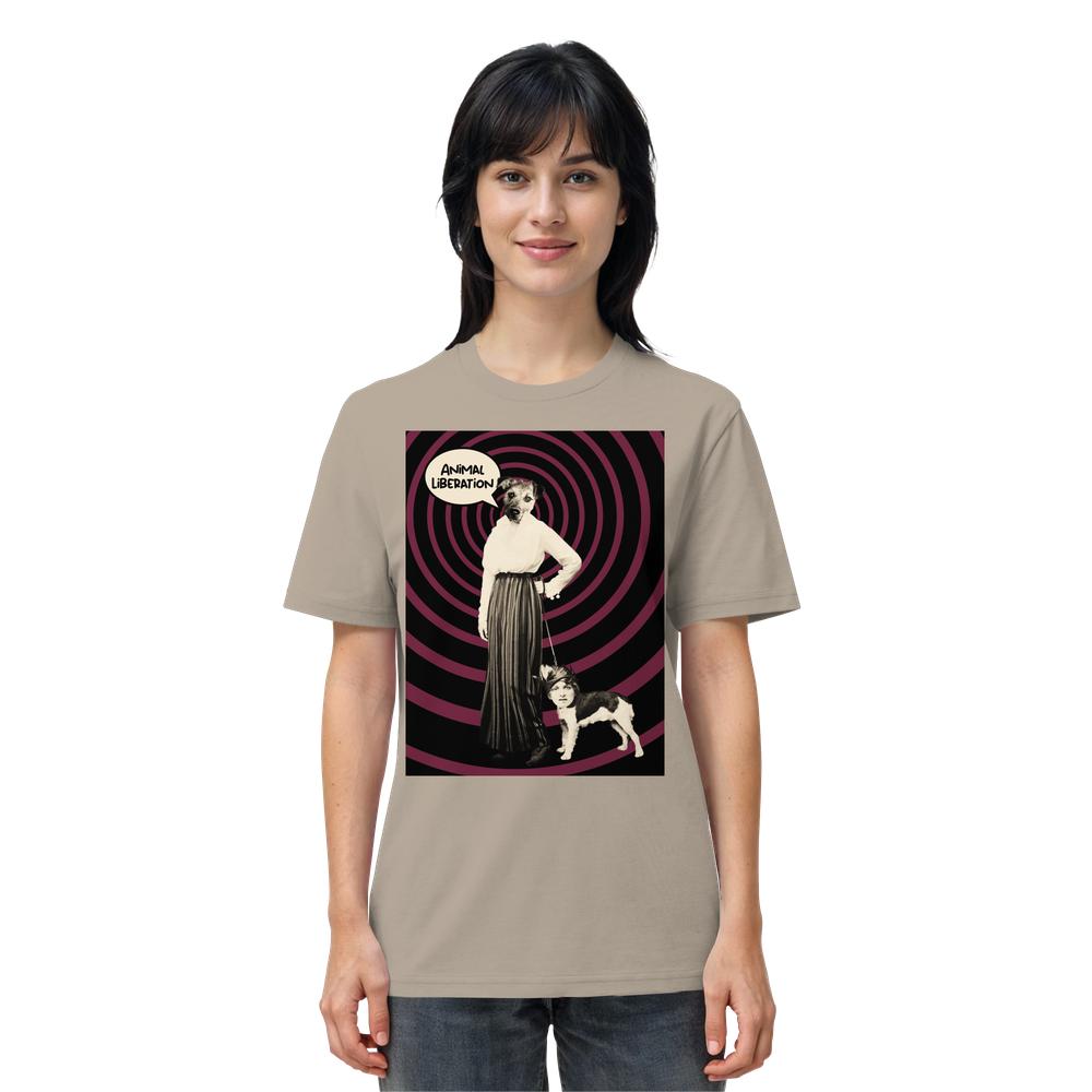 Person trägt das Vegan und Bio Unisex Shirt: Upside Down - Animal Liberation, mit Hundekopf-Frauenfigur und Hund, spiralförmige Grafik, Botschaft ANIMAL LIBERATION, 100% Bio-Baumwolle.