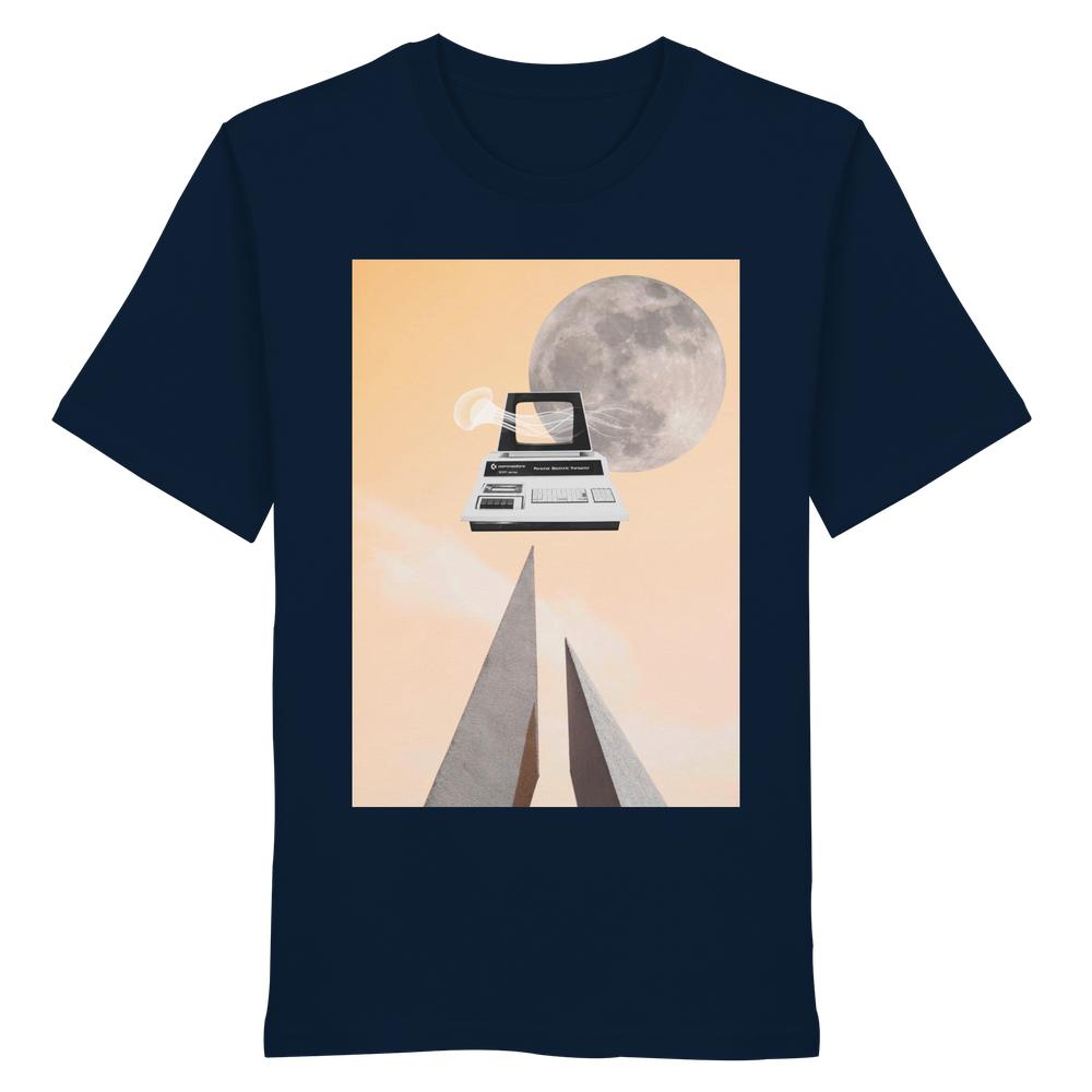 Navy-blaues T-Shirt Vegan und Bio Unisex Shirt: Retro Nerd mit surrealem Grafikdruck: Monolithen, Retro-Computer, Vollmond, symbolisiert Natur gegen Technik.
