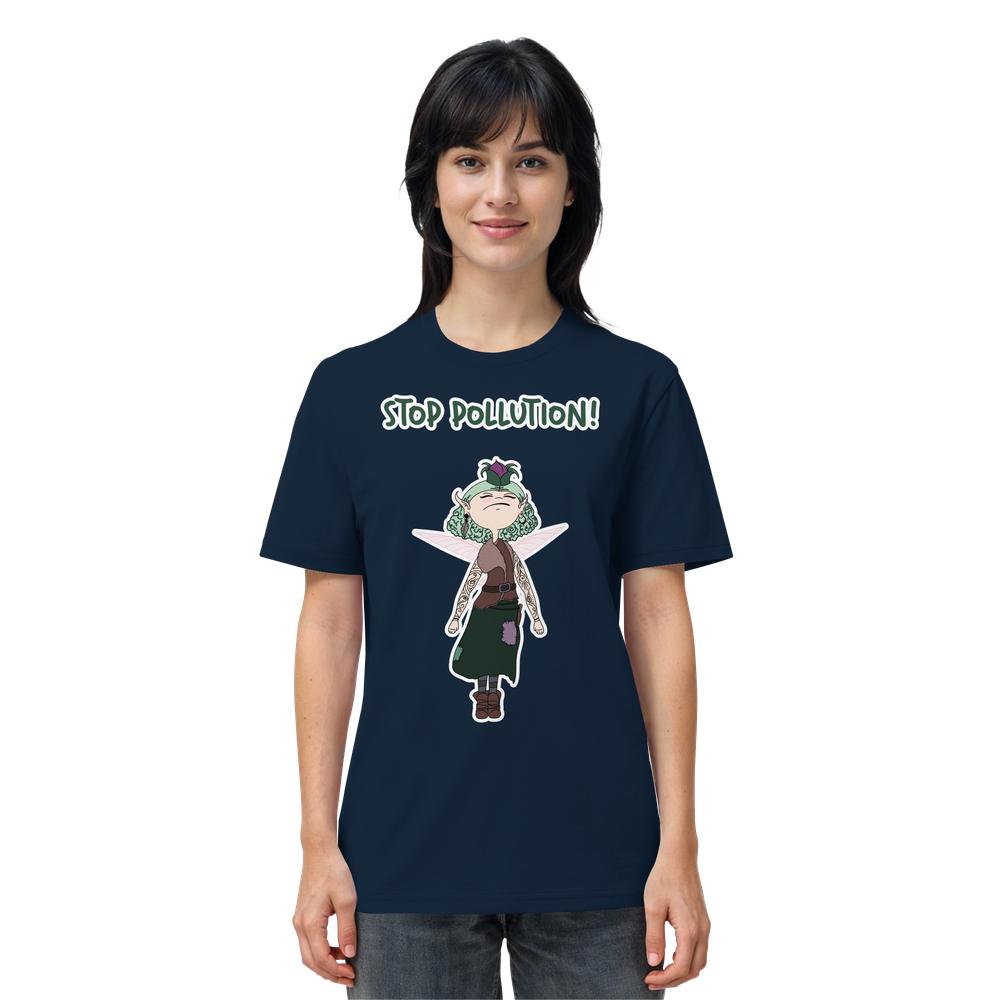 Person trägt ein navy-blaues T-Shirt mit Cartoon-Fee und dem Slogan „Stop Pollution!“. Unisex-Shirt aus Bio-Baumwolle von RUDE REBEL.