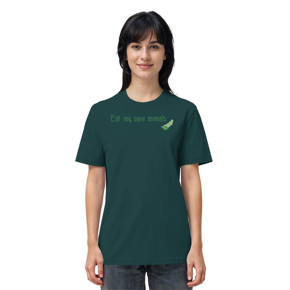 Frau trägt ein dunkelgrünes T-Shirt mit Aufschrift Eat soy, save animals. und Sojabohne, nachhaltiges Bio-Baumwollmaterial, von RUDE REBEL.