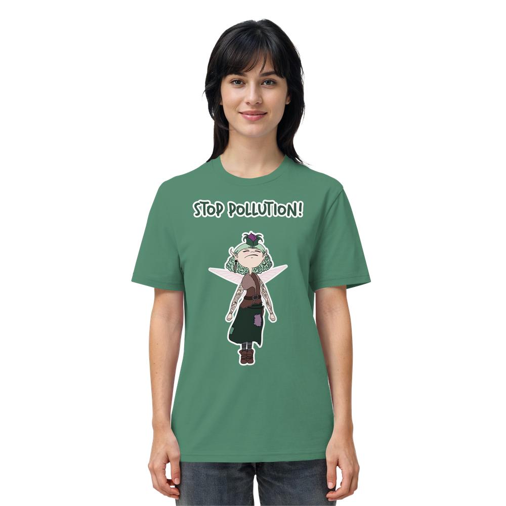 Frau trägt das Vegan und Bio Unisex Shirt: STOP POLLUTION! - Krawall Fee mit Cartoon-Fee, die mit geschlossenen Augen und Tattoos gegen Verschmutzung protestiert.