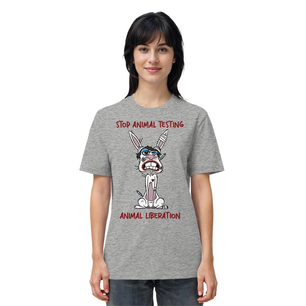 Person trägt ein heather-graues T-Shirt mit Cartoon-Kaninchen-Design, umgeben von Spritzen und Verbänden, mit Aufschrift STOP ANIMAL TESTING und ANIMAL LIBERATION. Veganes Bio-Shirt von RUDE REBEL.
