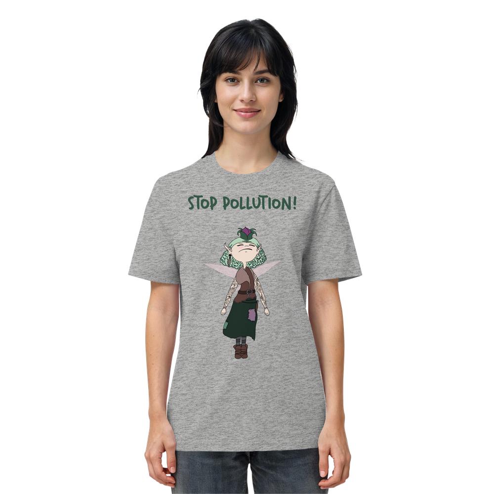 Frau trägt das Vegan und Bio Unisex Shirt: STOP POLLUTION! - Krawall Fee mit Cartoon-Figur und Slogan, betont nachhaltige, rebellische Designs von RUDE REBEL.