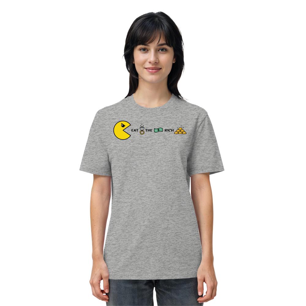 Junge Frau trägt ein graues Vegan und Bio Unisex Shirt: PAC-MAN - Eat the rich mit verspieltem, geldbezogenem Grafikdesign aus Münzen, Geldschein und Goldbarren.