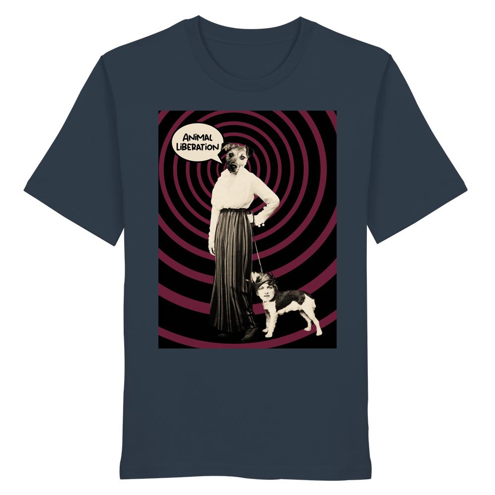 Vegan und Bio Unisex Shirt: Upside Down - Animal Liberation, zeigt surrealen Grafikdruck mit figürlichem Hund-Mensch-Motiv und ANIMAL LIBERATION-Sprechblase, auf dunkelblauem Hintergrund.
