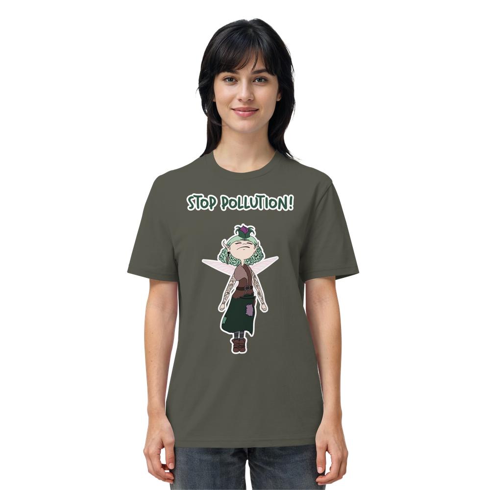 Person trägt ein olivgrünes T-Shirt mit STOP POLLUTION!-Slogan und einer feenhaften Figur, betont Nachhaltigkeit und Umweltschutz. Produkt: Vegan und Bio Unisex Shirt: STOP POLLUTION! - Krawall Fee.