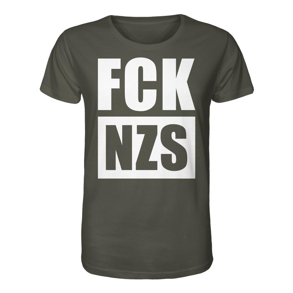 Dunkelolivgrünes T-Shirt mit weißem Aufdruck FCK NZS. Hergestellt aus 100% Bio-Baumwolle, normale Passform, rebellisches Design von RUDE REBEL.