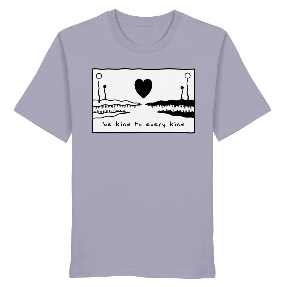 Lavendel T-Shirt mit schwarzem Herzmotiv und Slogan „Be kind to every kind“, aus 100 % Bio-Baumwolle, unisex, verkörpert Tierrechte und Nachhaltigkeit.