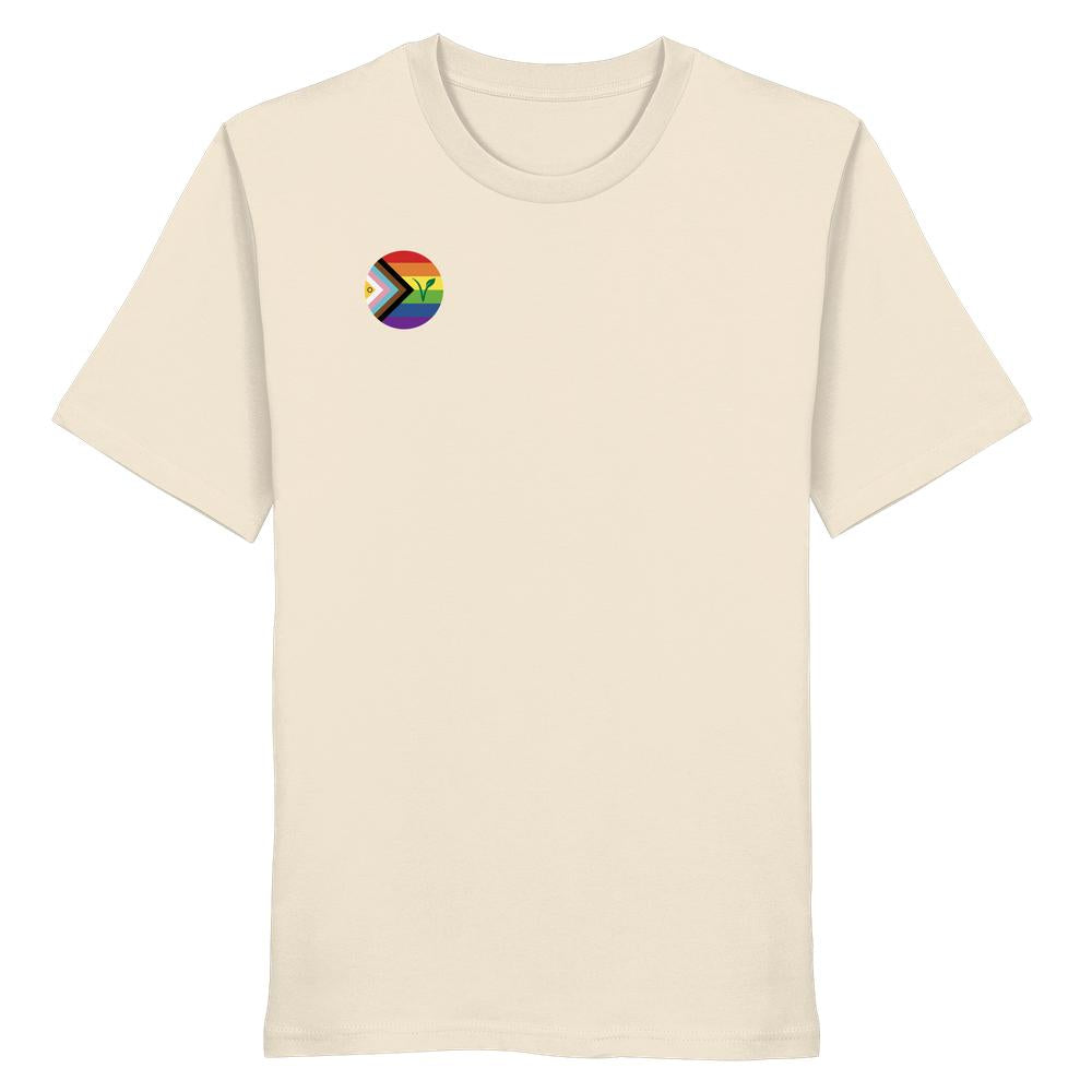 Unisex-Shirt aus Bio-Baumwolle mit Progress-Pride-Logo und Veganismus-V-Erweiterung auf der Brust, betont LGBTQIA+ und vegane Werte, von RUDE REBEL.