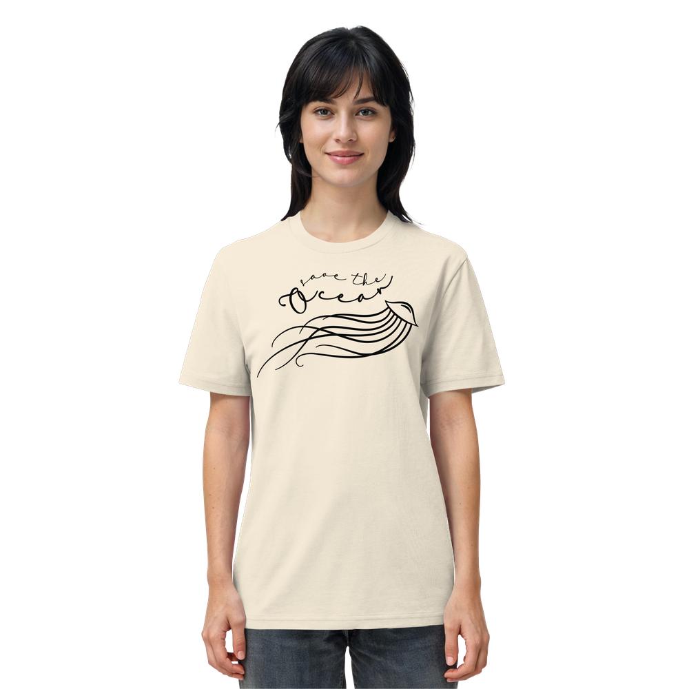 Vegan und Bio Unisex Shirt: Jellyfish - Save the Ocean, getragen von Modell, mit minimalistischer Qualle und Slogan, aus 100% Bio-Baumwolle, regulärer Schnitt.