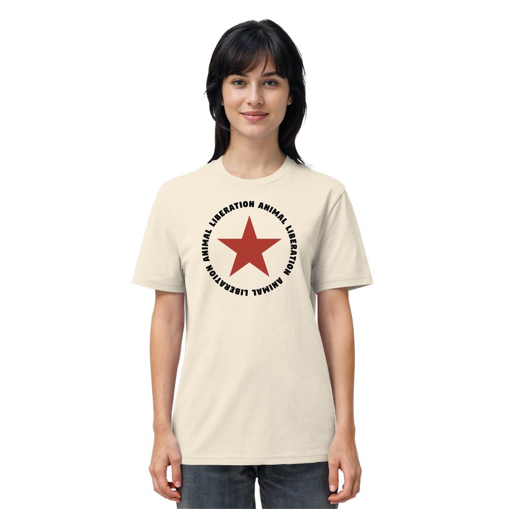 Person trägt das Vegan und Bio Unisex Shirt: Red Star and Animal Liberation, aus 100% Biobaumwolle, mit rotem Stern und „ANIMAL LIBERATION“ Schriftzug.