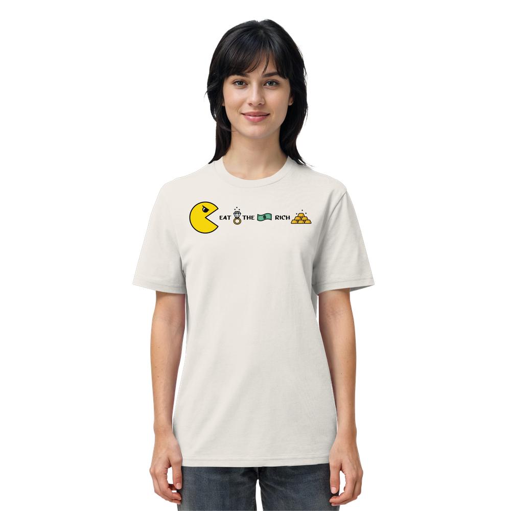 Frau trägt ein weißes T-Shirt mit dem Design EAT THE RICH aus Icons. Produkt: Vegan und Bio Unisex Shirt: PAC-MAN - Eat the rich.