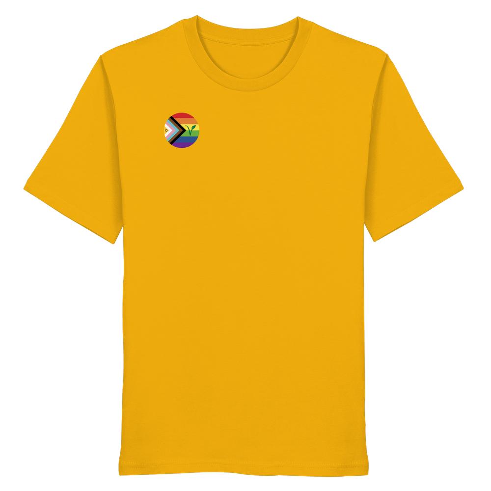 Vegan und Bio Unisex Shirt: LGBTQIA+ VEGAN, goldgelbes T-Shirt mit Progressive Pride-Emblem und Veganismus-V auf der Brust, aus 100 % Bio-Baumwolle, normale Passform.
